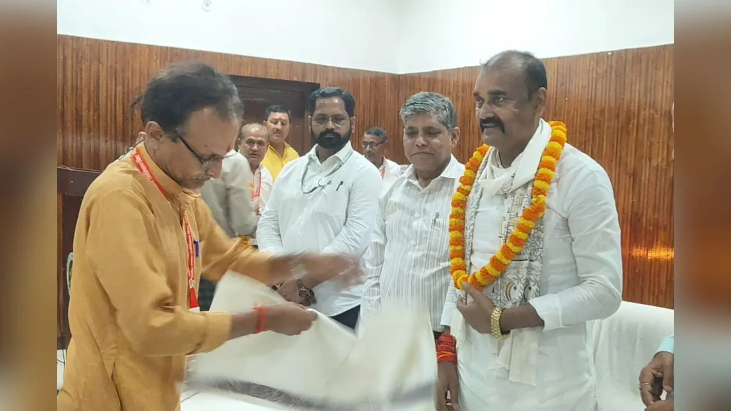 ग्रामीण पत्रकार एसोसिएशन की बिहार इकाई का गठन, डॉ. अरविंद नाथ तिवारी बने प्रदेश अध्यक्ष, भरत तिवारी को दी गई श्रद्धांजलि
